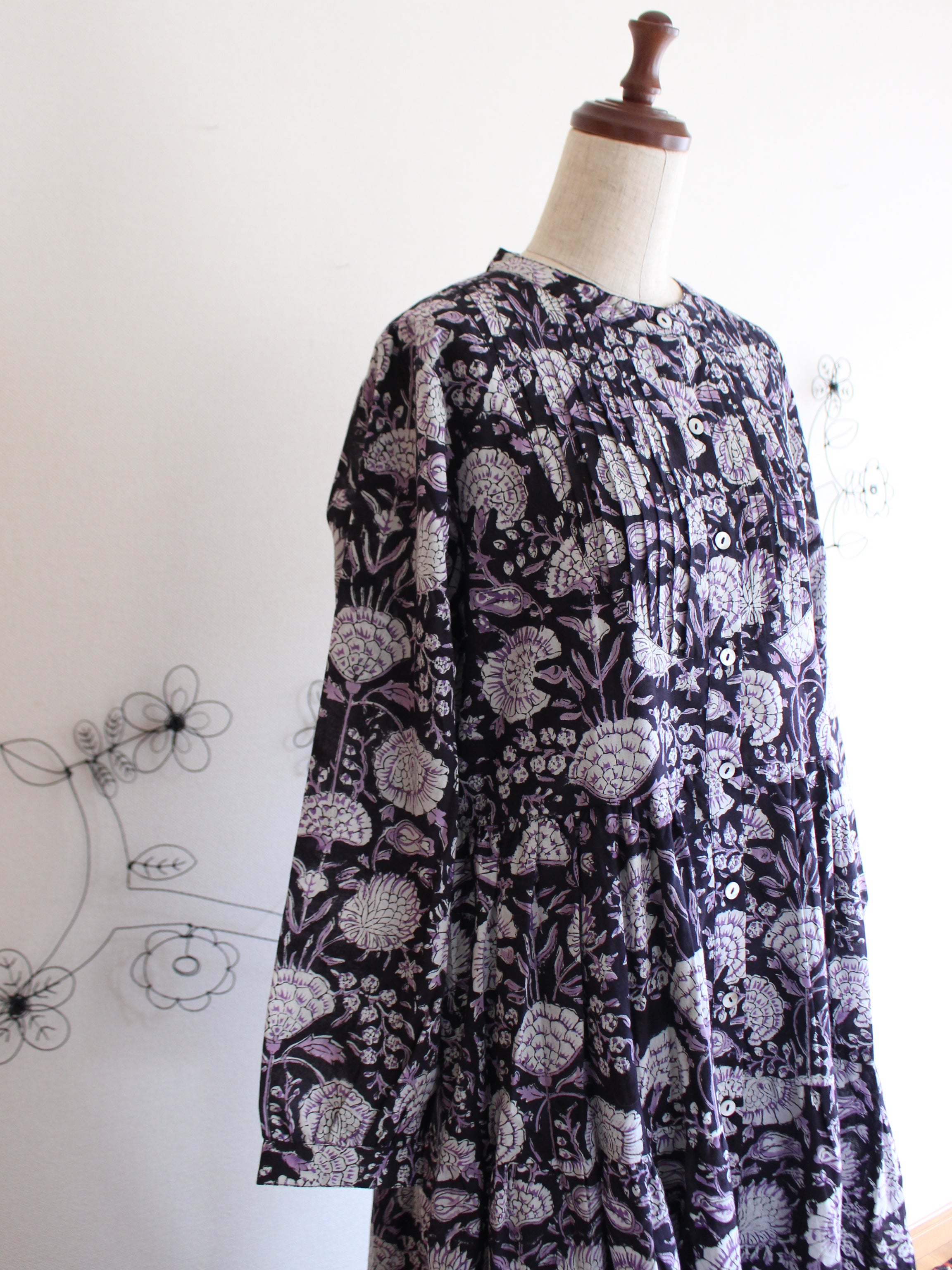 ブロックプリントワンピース　インド綿ワンピース　綿100% インド綿 ブロックプリントのロングシャツワンピース〔グレー