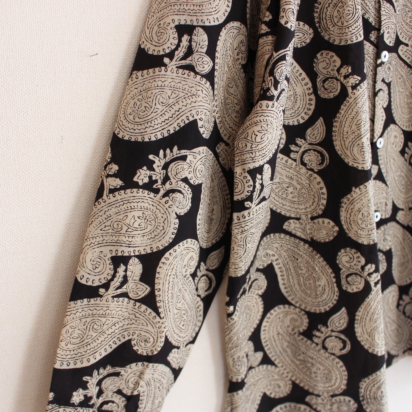 BLACK Paisley