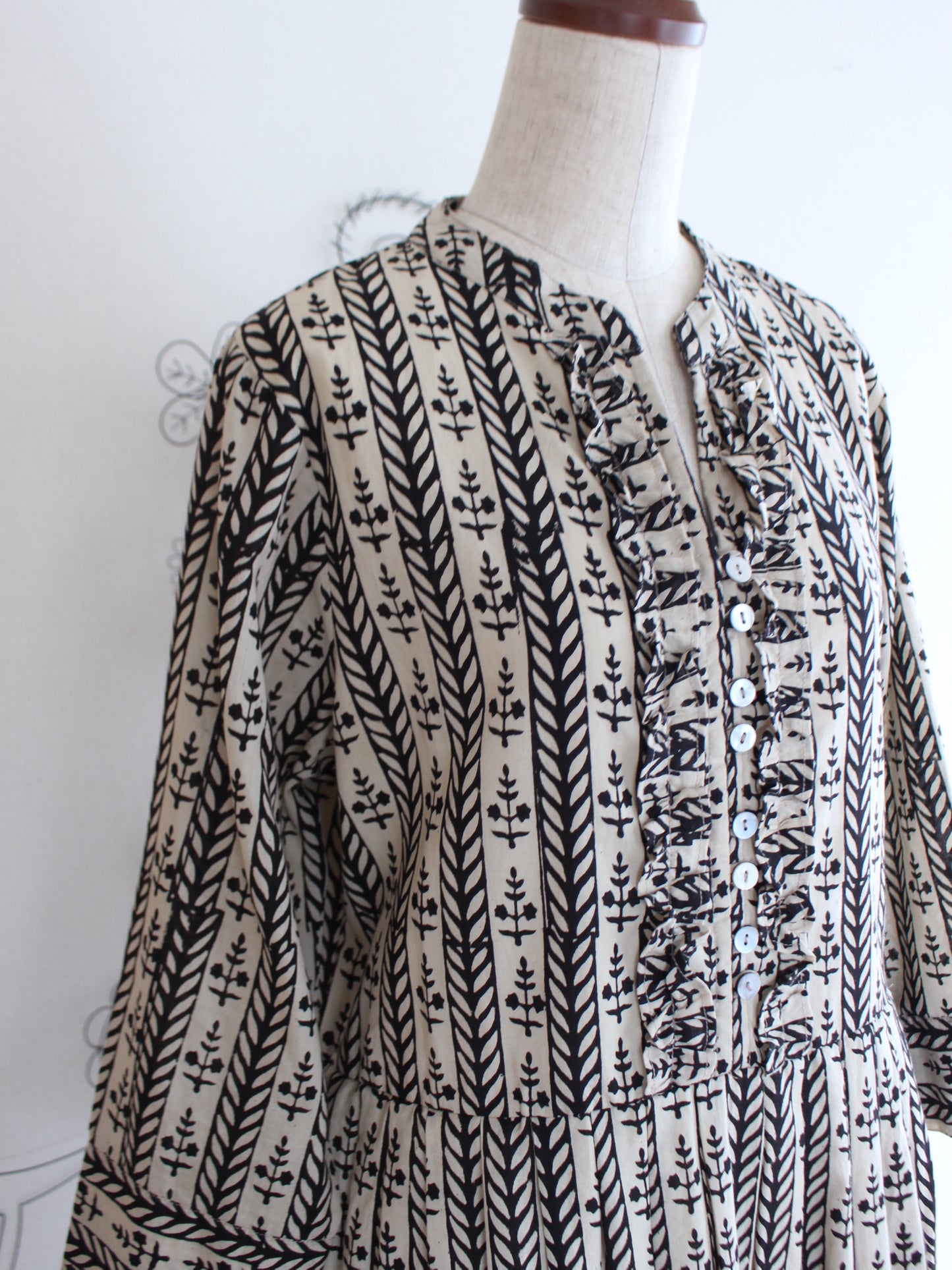 【キナリブラック】大人上品フリルワンピース