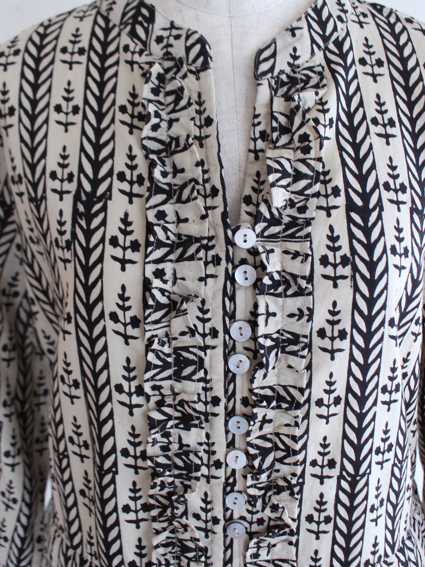 【キナリブラック】大人上品フリルワンピース