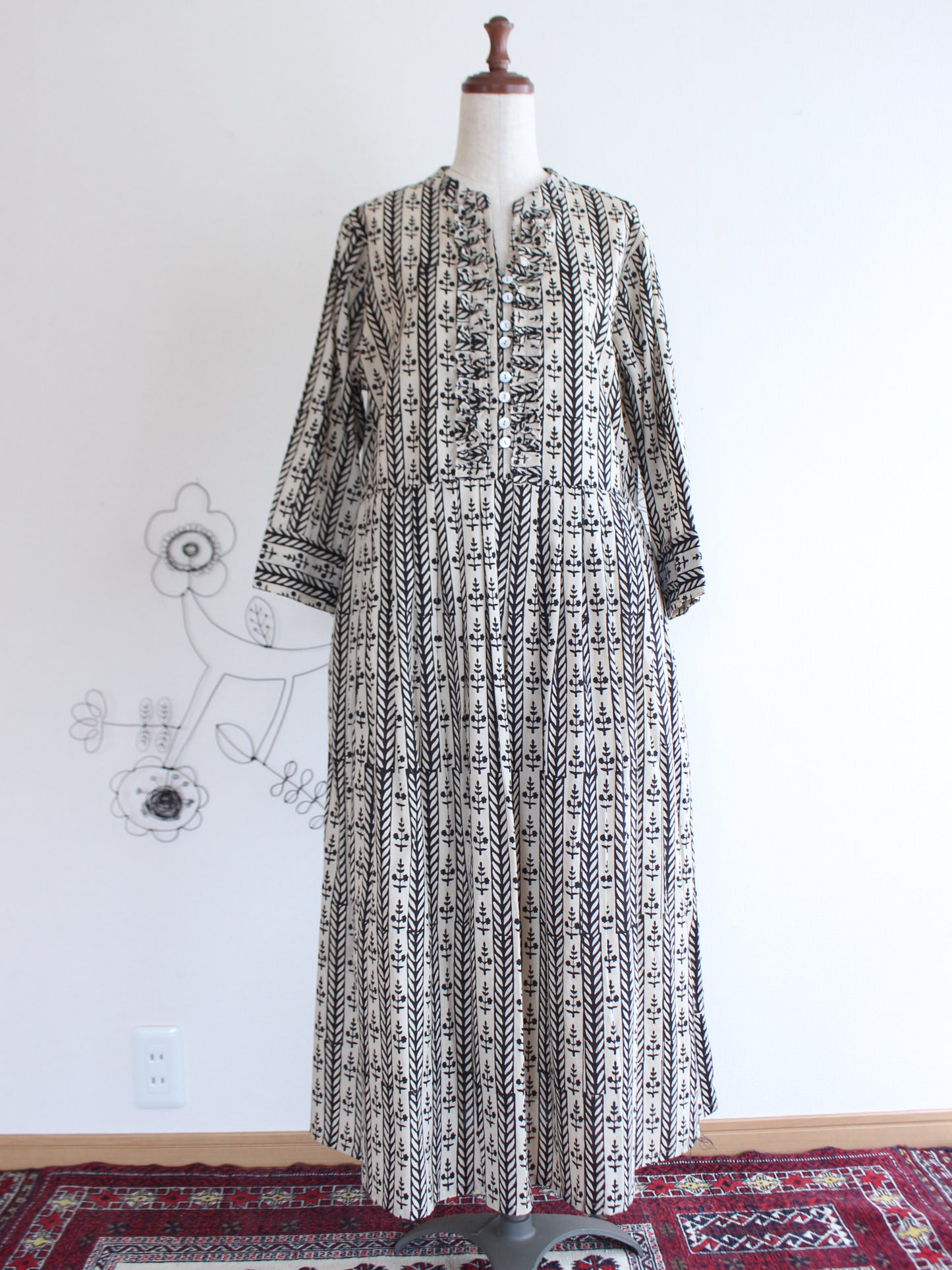 【キナリブラック】大人上品フリルワンピース