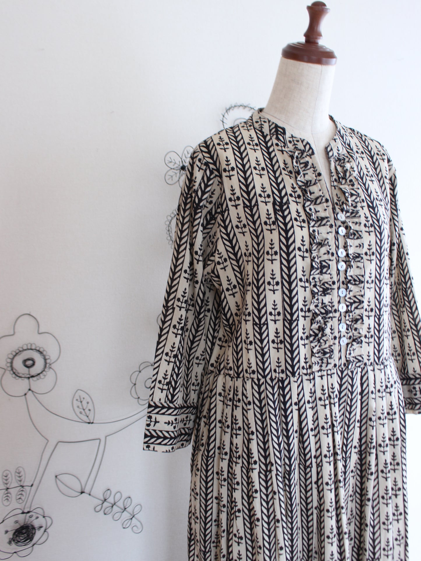 【キナリブラック】大人上品フリルワンピース