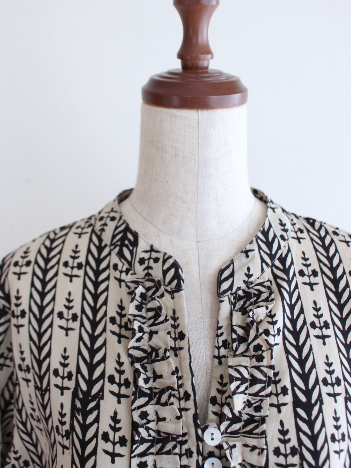 【キナリブラック】大人上品フリルワンピース