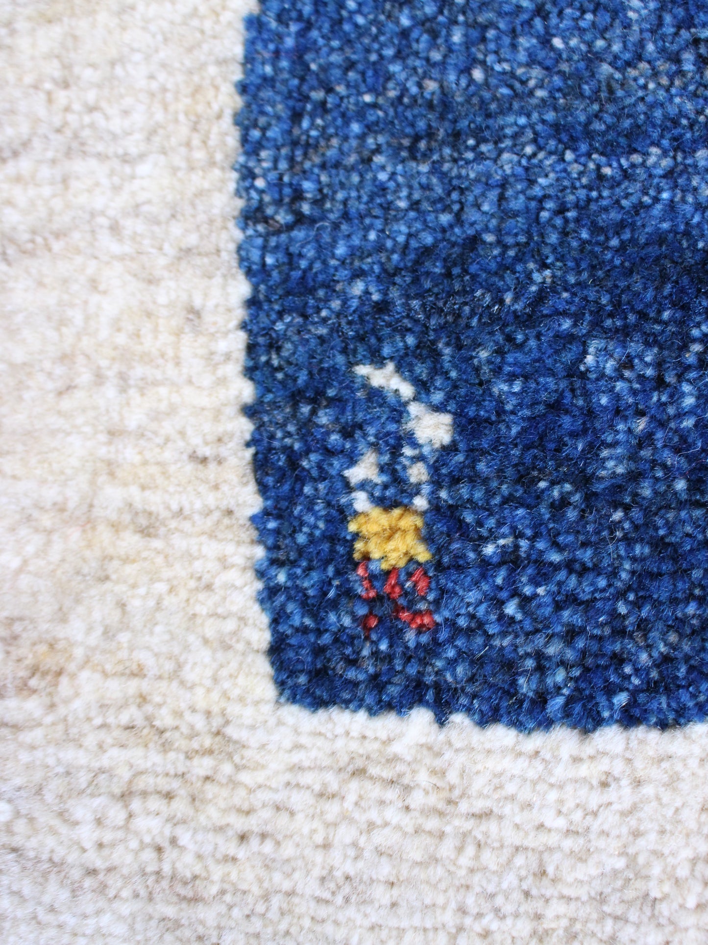 ちょっと凹んだ青四角　Gabbeh Mini