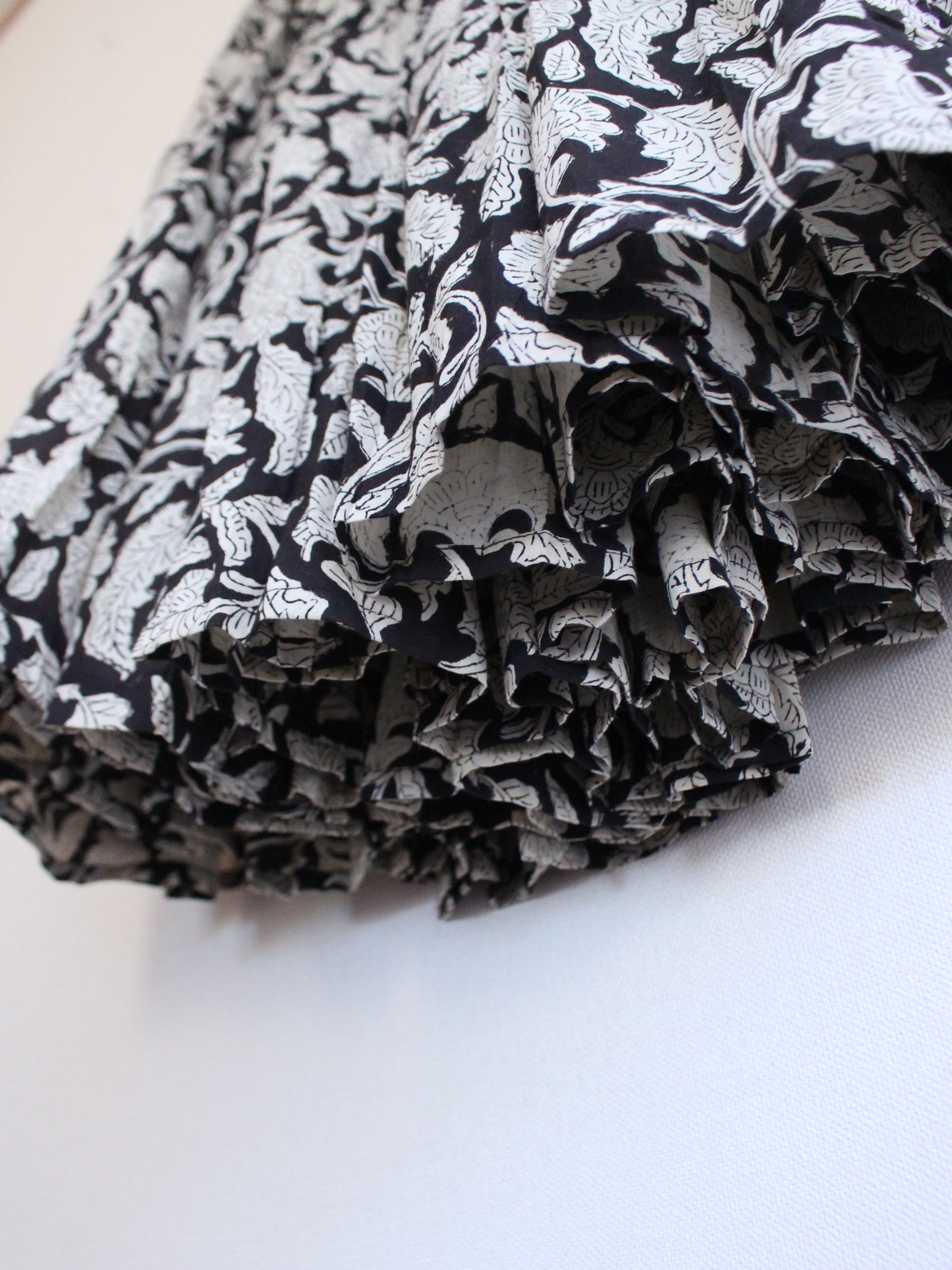 MAJESTIC FLOW SKIRT【BLACK】