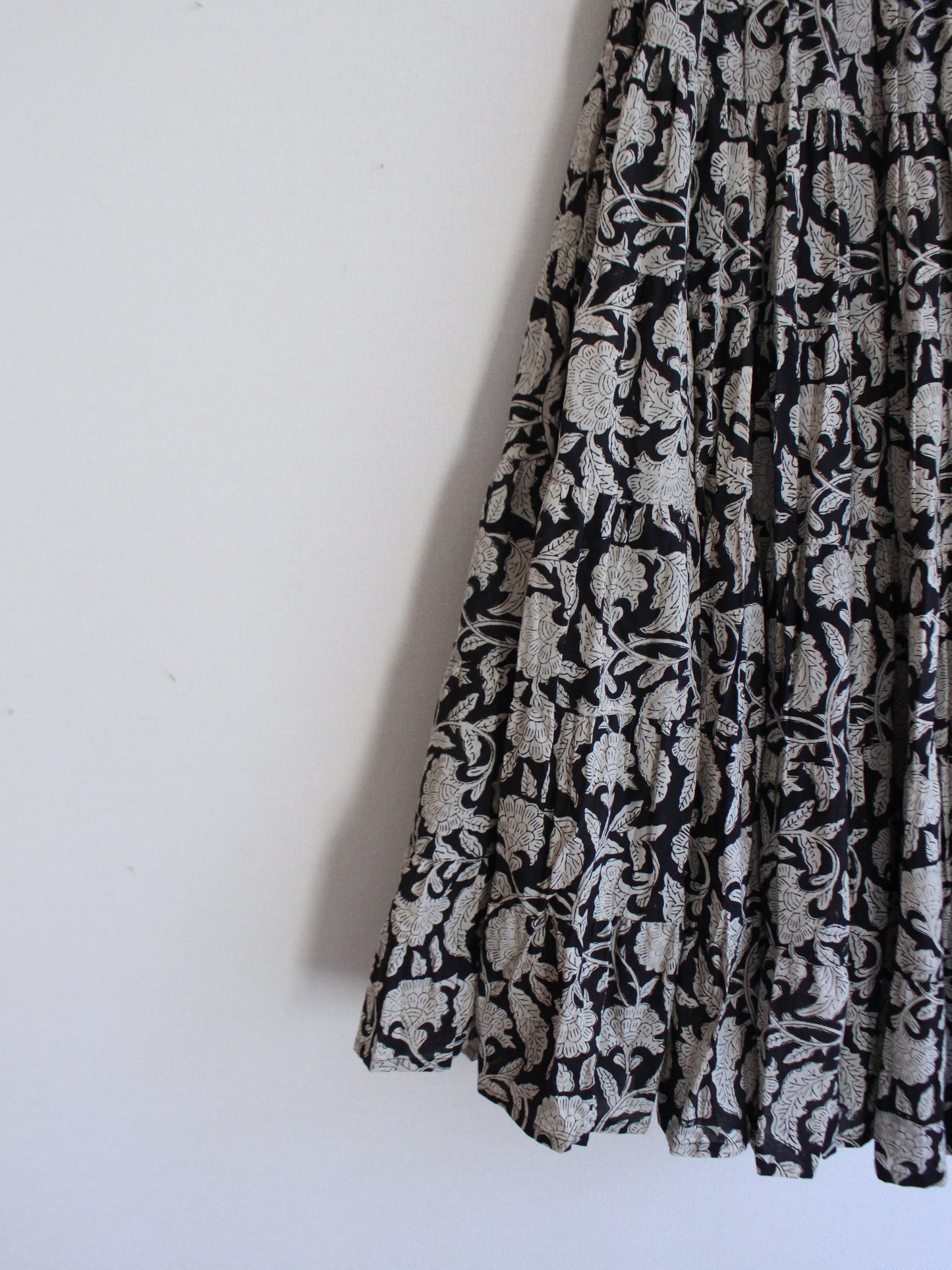 MAJESTIC FLOW SKIRT【BLACK】