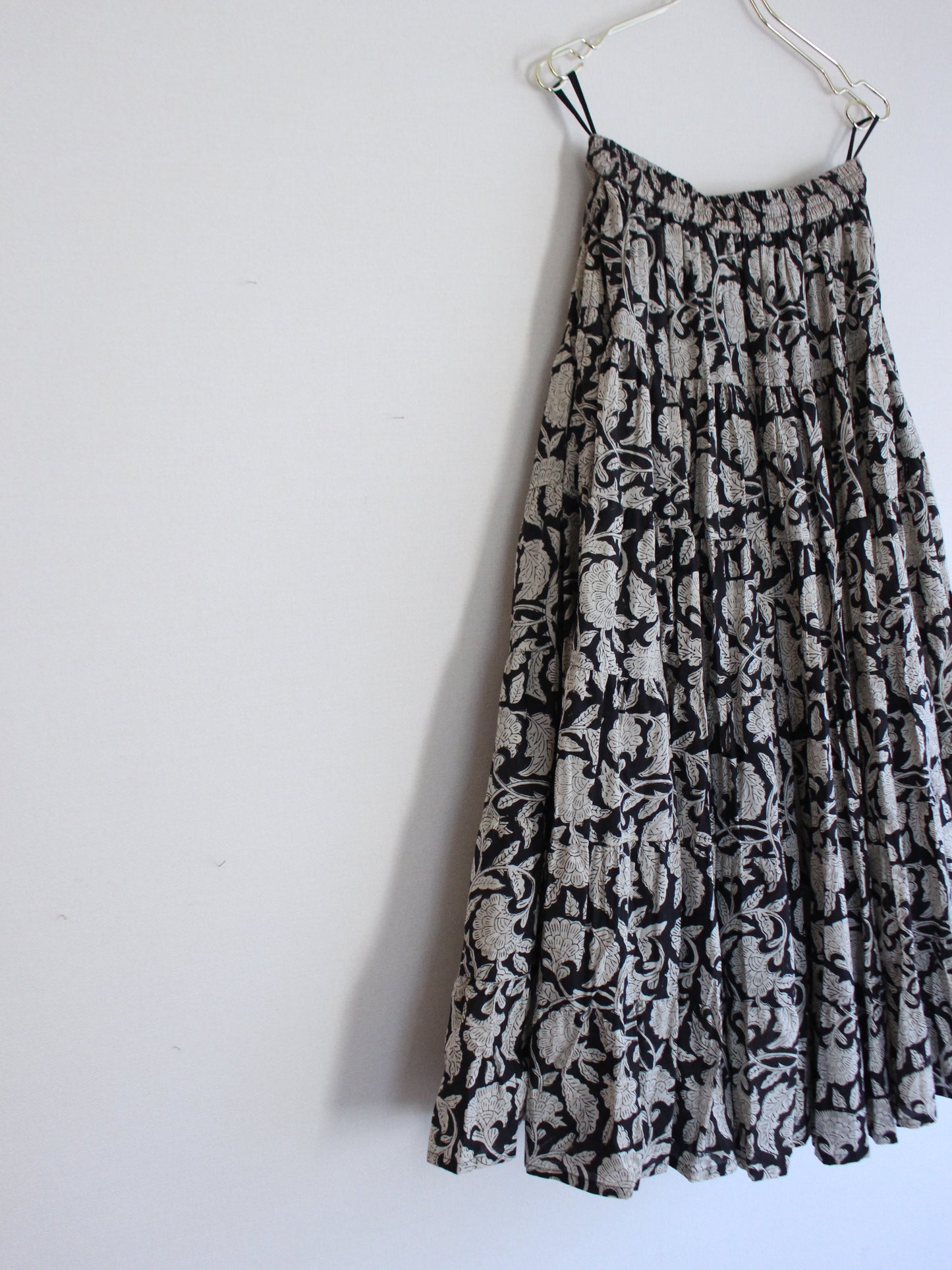 MAJESTIC FLOW SKIRT【BLACK】