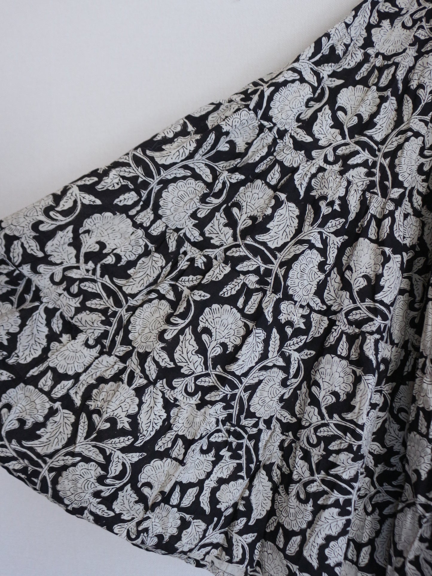 MAJESTIC FLOW SKIRT【BLACK】