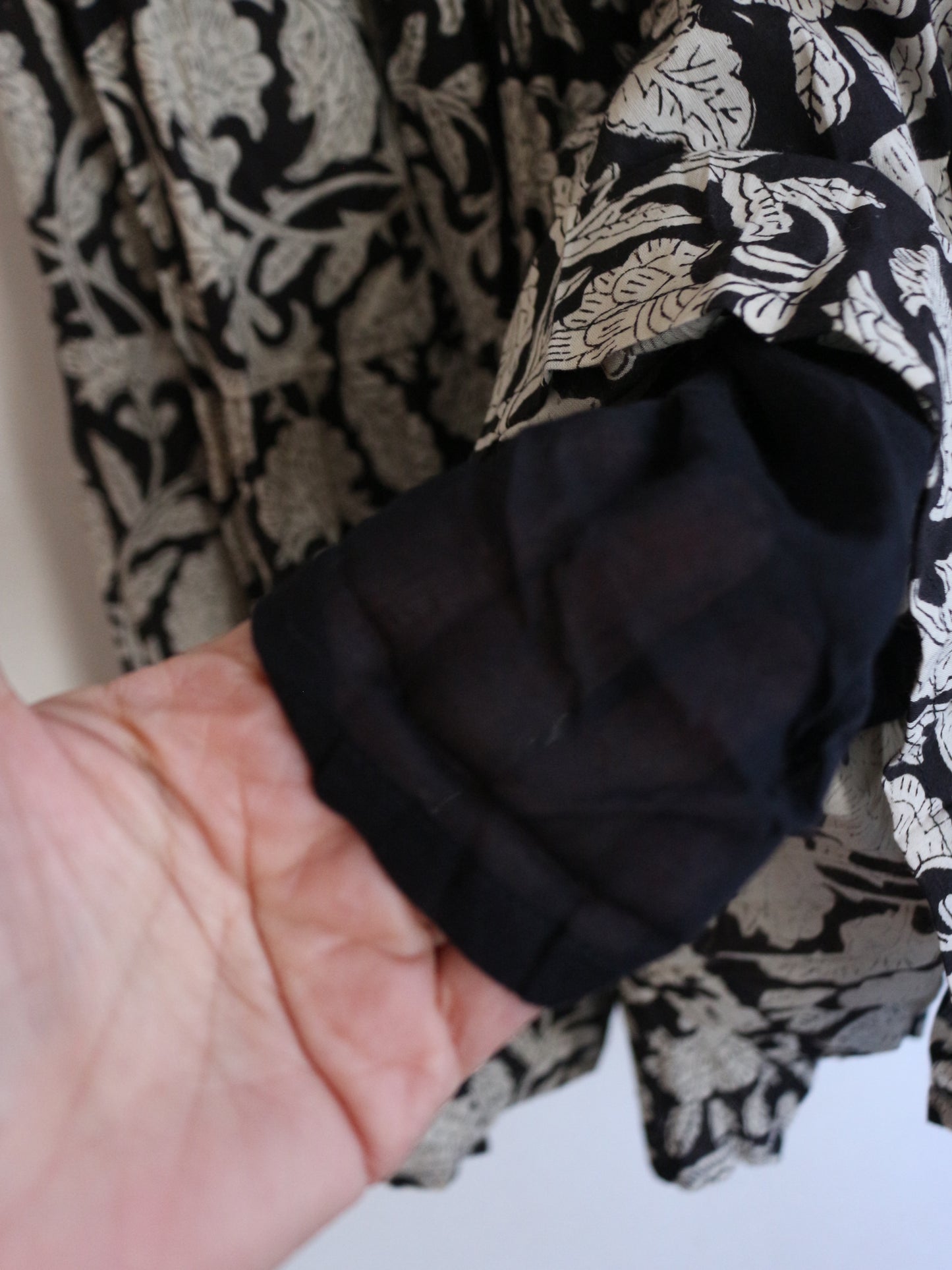 MAJESTIC FLOW SKIRT【BLACK】