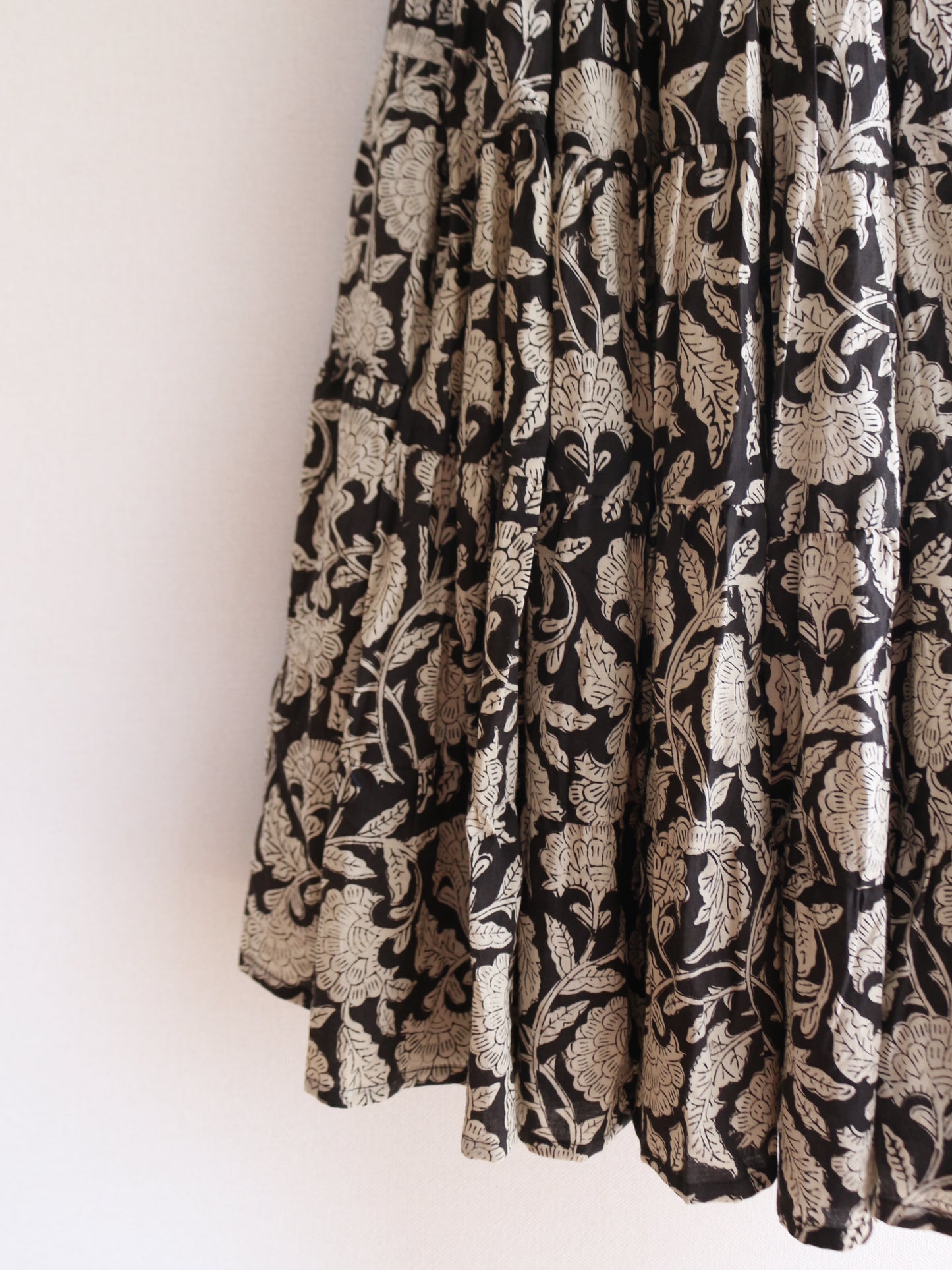 MAJESTIC FLOW SKIRT【BLACK】