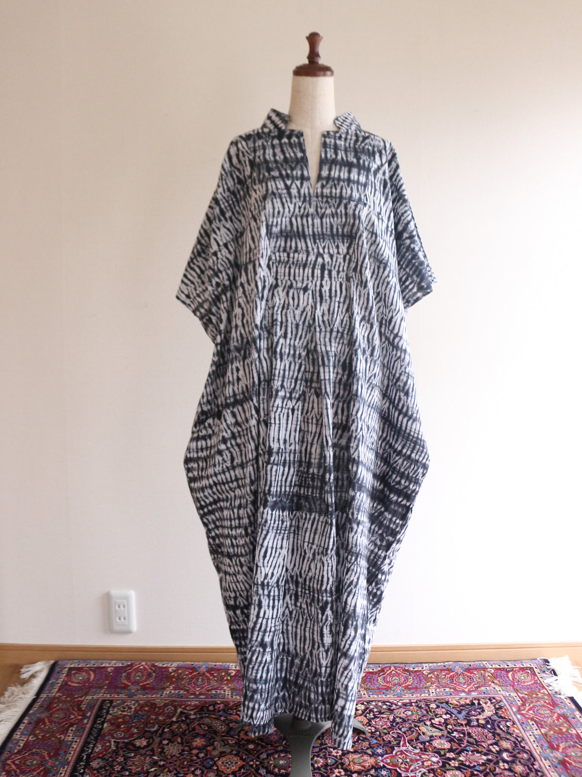 【COMING SOON】SHIBORI カフタン ブラック