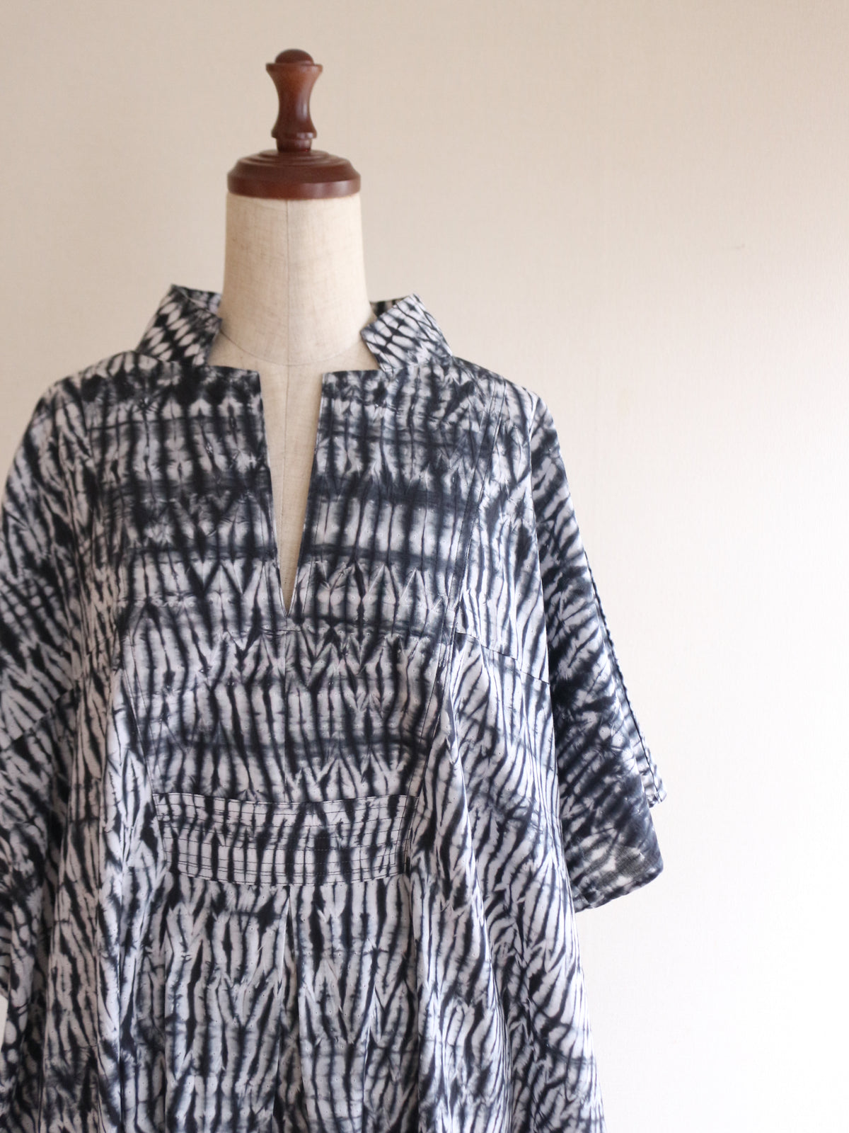 【COMING SOON】SHIBORI カフタン ブラック