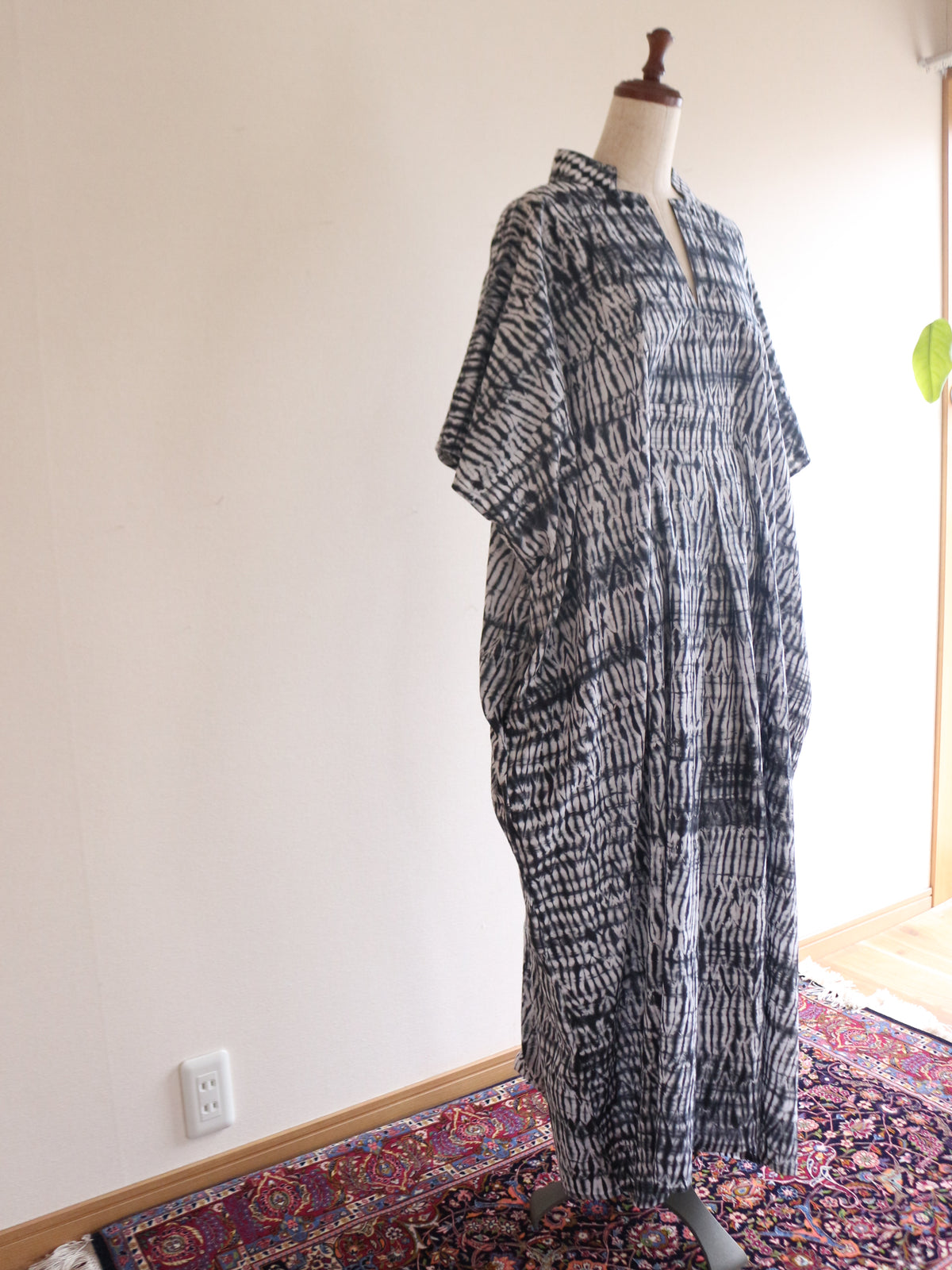 【COMING SOON】SHIBORI カフタン ブラック