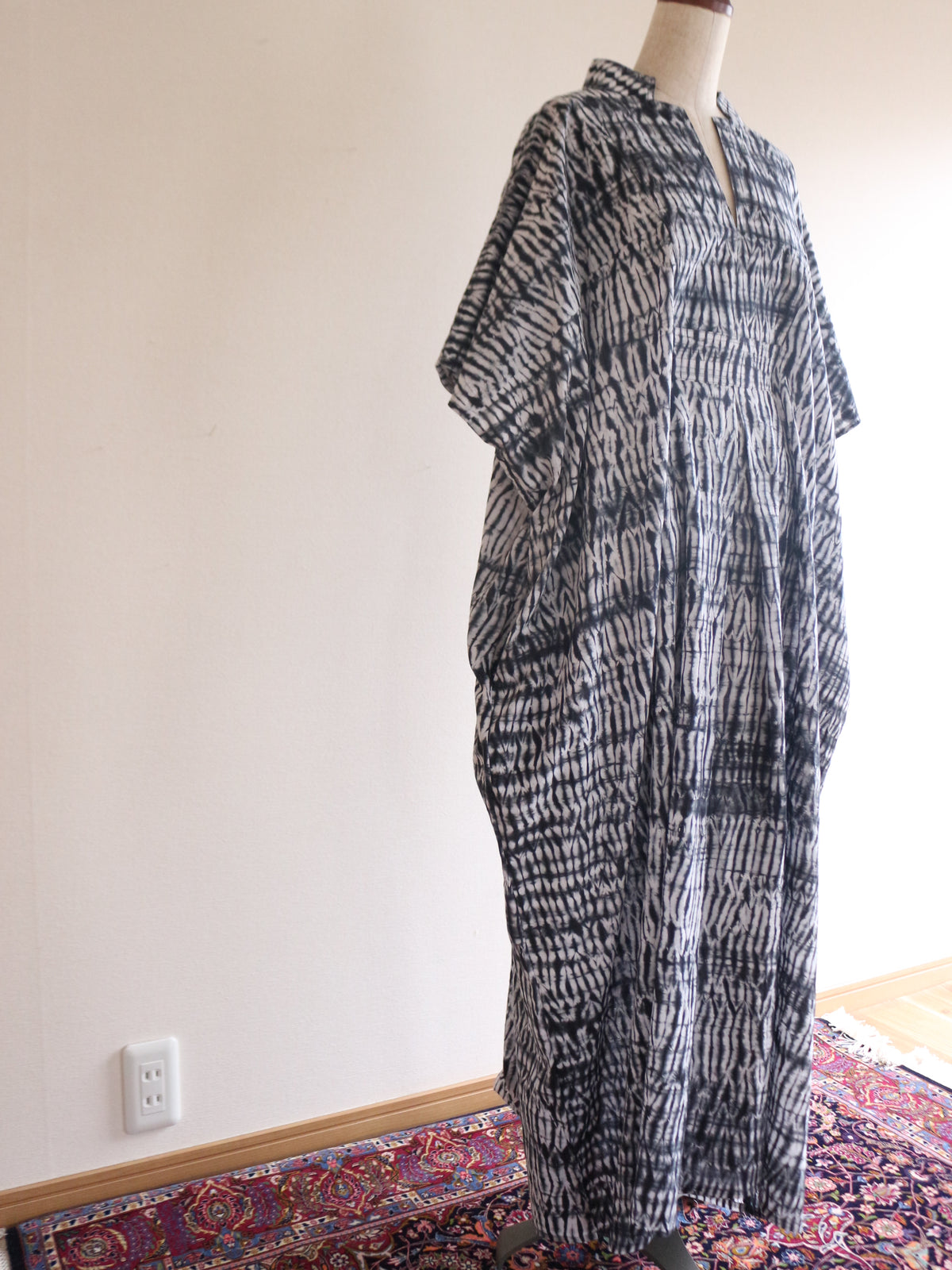 【COMING SOON】SHIBORI カフタン ブラック
