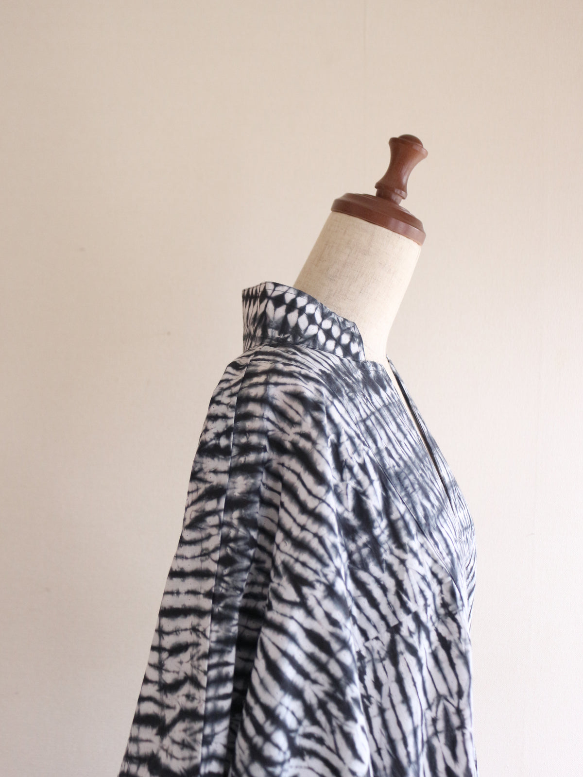 【COMING SOON】SHIBORI カフタン ブラック
