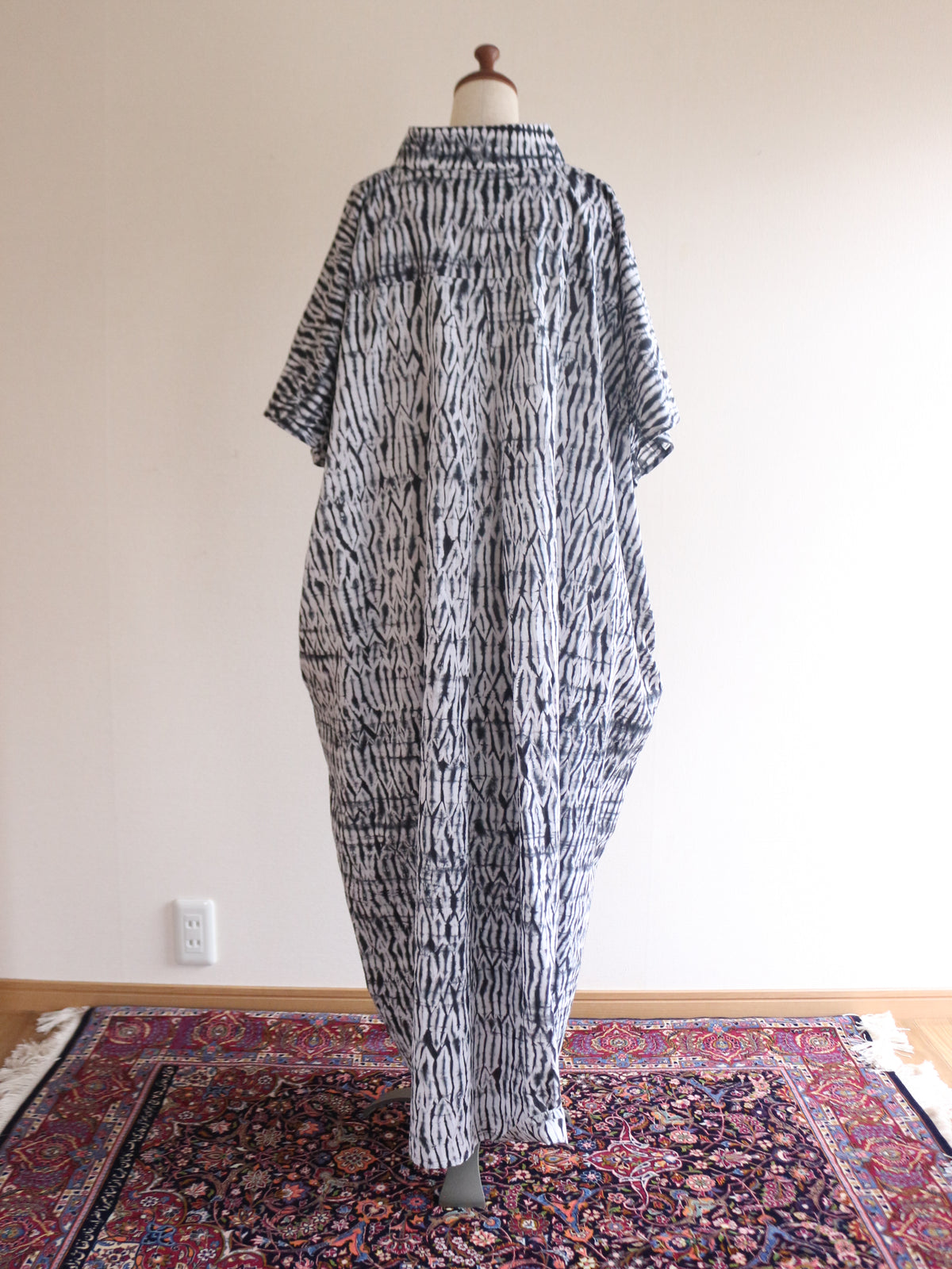 【COMING SOON】SHIBORI カフタン ブラック