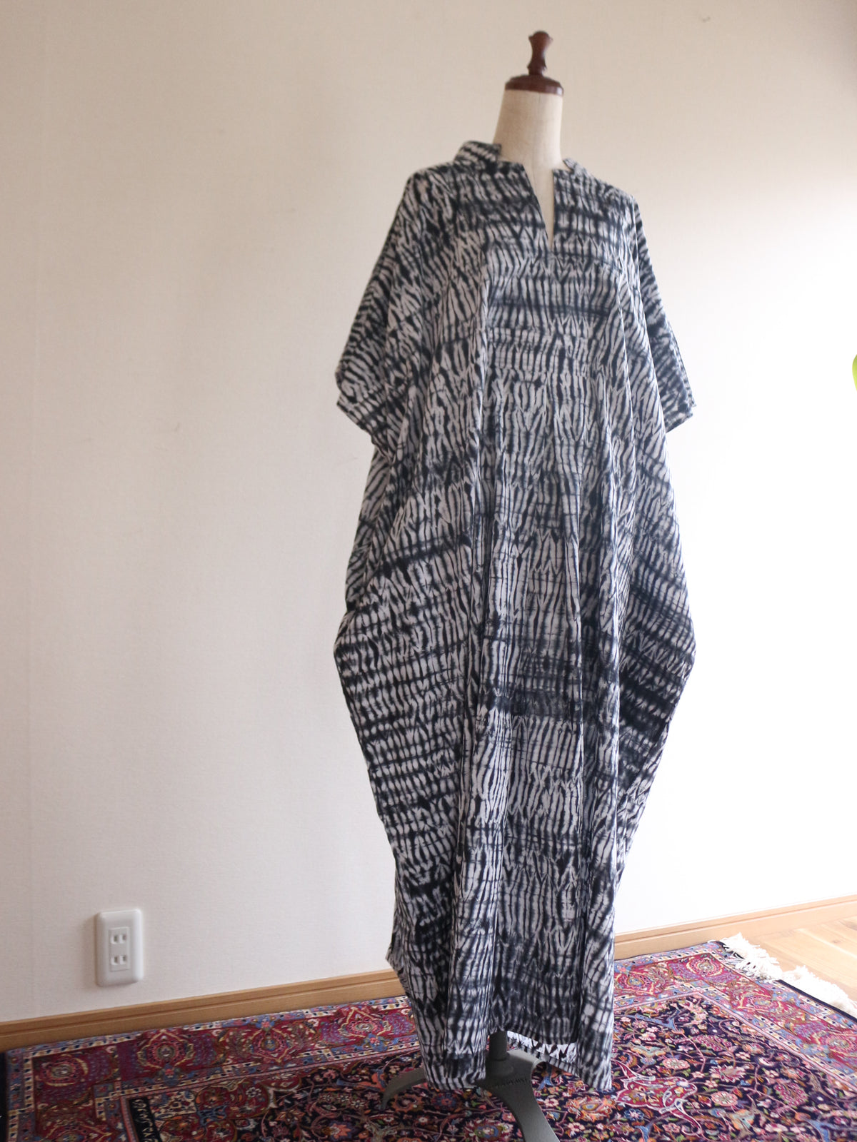 【COMING SOON】SHIBORI カフタン ブラック